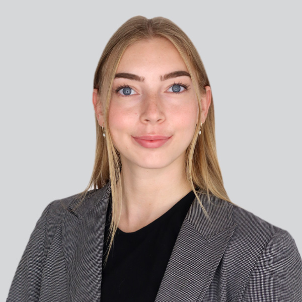 headshot of lauren sharpe